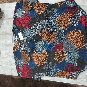 Maurices floral print shirt sleeve zipper top. Size Xl. New with tags